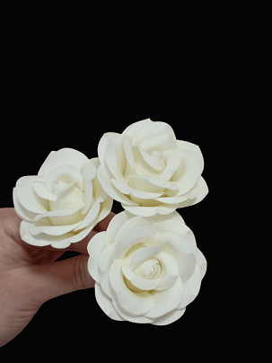 Cukor rózsa 5-6 cm törtfehér színben